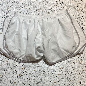 Nike Women's Light Gray Athletic Shorts 2x